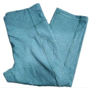 Lululemon Athletica Invigorate Crop, 17", Size 6. EUC.